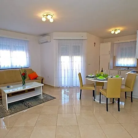 Hotel 396