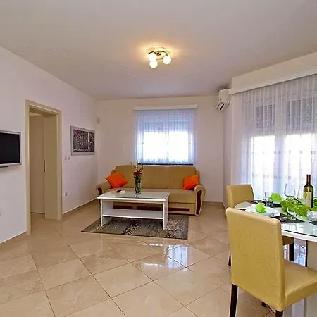 Hotel 396