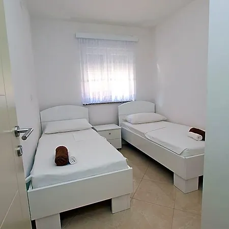 Hotel 396