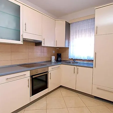 396 Ližnjan